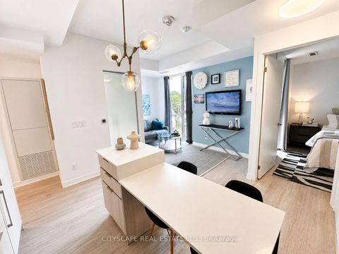Photo 4 at 506 - 185 Alberta Avenue, Oakwood Village, Toronto