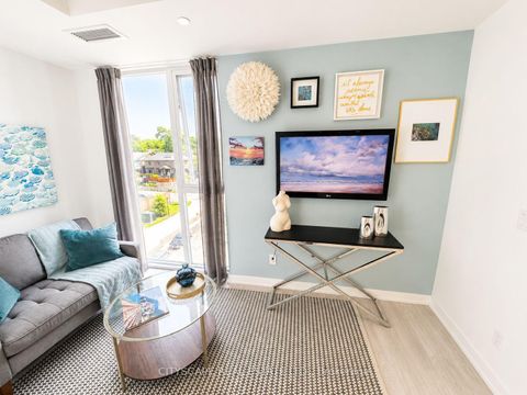 Photo 6 at 506 - 185 Alberta Avenue, Oakwood Village, Toronto