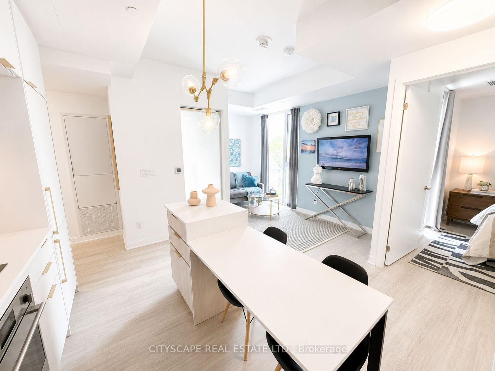 506 - 185 Alberta Avenue, Oakwood Village, Toronto photo 8