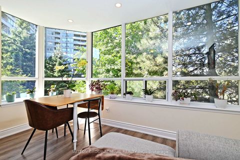 Photo 9 at 203 - 91 Townsgate Drive, Yorkhill, Vaughan