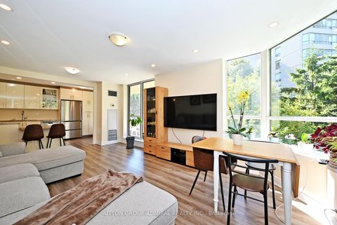 Photo 10 at 203 - 91 Townsgate Drive, Yorkhill, Vaughan