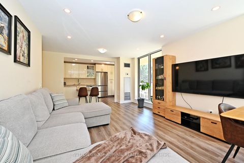Photo 11 at 203 - 91 Townsgate Drive, Yorkhill, Vaughan