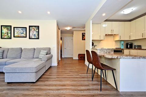 Photo 22 at 203 - 91 Townsgate Drive, Yorkhill, Vaughan
