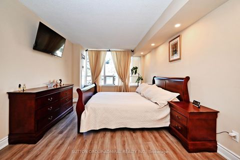 Photo 24 at 203 - 91 Townsgate Drive, Yorkhill, Vaughan