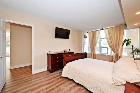 Photo 25 at 203 - 91 Townsgate Drive, Yorkhill, Vaughan
