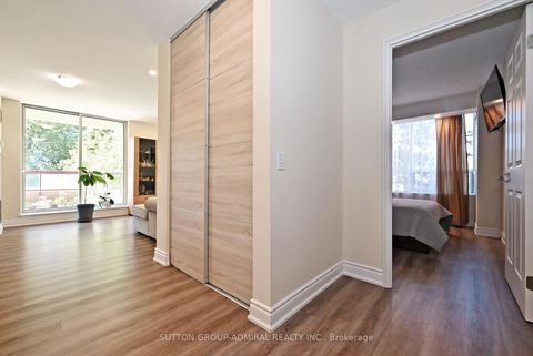 Photo 31 at 203 - 91 Townsgate Drive, Yorkhill, Vaughan