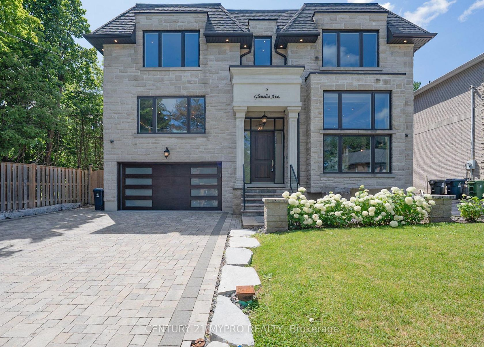 5 Glenelia Avenue, Newtonbrook East, Toronto photo 9