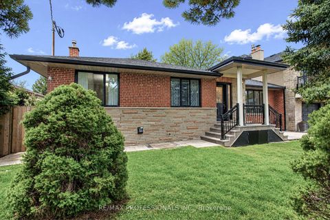 Photo 2 at 40 Cowley Avenue, City Centre West, Toronto