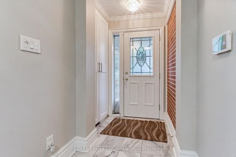 Photo 4 at 40 Cowley Avenue, City Centre West, Toronto