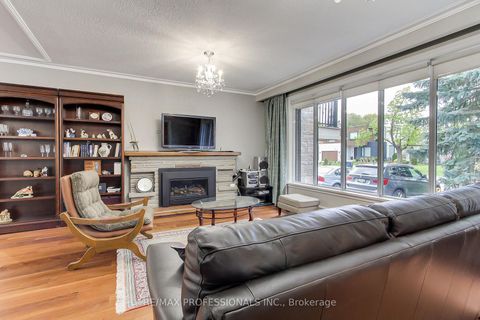 Photo 5 at 40 Cowley Avenue, City Centre West, Toronto