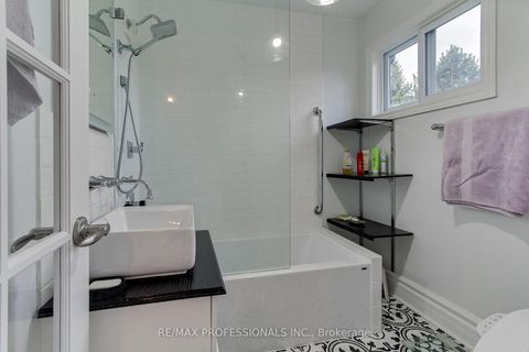 Photo 34 at 40 Cowley Avenue, City Centre West, Toronto