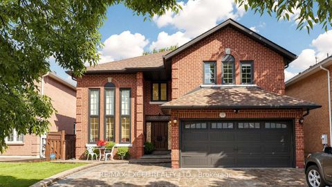 Photo 1 at 2B Trinity Crescent, Doncrest, Richmond Hill