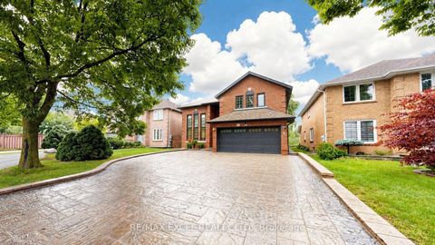 Photo 2 at 2B Trinity Crescent, Doncrest, Richmond Hill