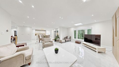 Photo 13 at 2B Trinity Crescent, Doncrest, Richmond Hill