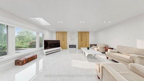 Photo 14 at 2B Trinity Crescent, Doncrest, Richmond Hill