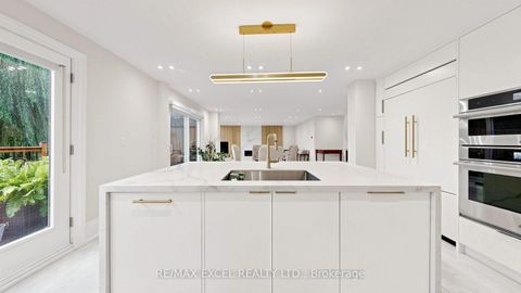 Photo 18 at 2B Trinity Crescent, Doncrest, Richmond Hill