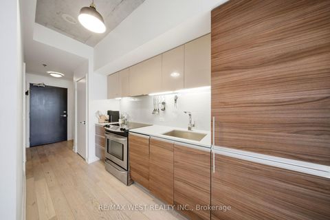 Photo 3 at 1810 - 20 Minowan Miikan Lane, Little Portugal, Toronto