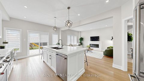 Photo 10 at 35 Lauderdale Drive, Patterson, Vaughan