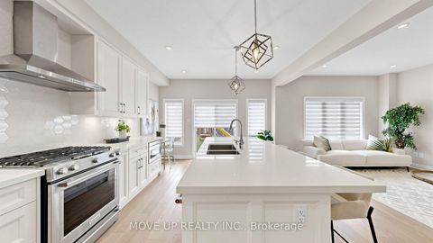 Photo 11 at 35 Lauderdale Drive, Patterson, Vaughan