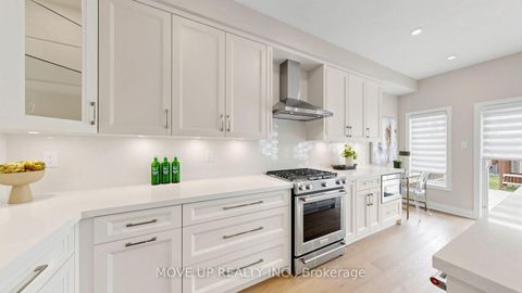 Photo 12 at 35 Lauderdale Drive, Patterson, Vaughan