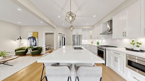 Photo 13 at 35 Lauderdale Drive, Patterson, Vaughan
