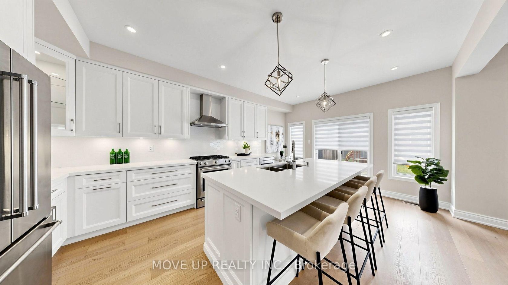 35 Lauderdale Drive, Patterson, Vaughan photo number 2