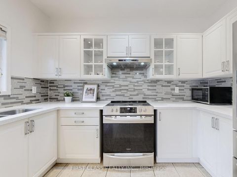 Photo 10 at 79 Carnoustie Crescent, Jefferson, Richmond Hill