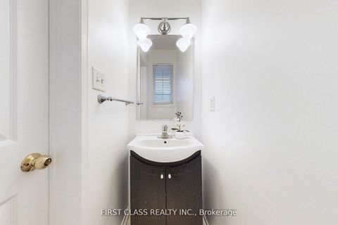 Photo 12 at 79 Carnoustie Crescent, Jefferson, Richmond Hill