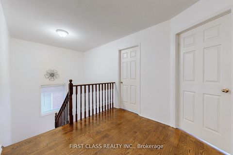 Photo 14 at 79 Carnoustie Crescent, Jefferson, Richmond Hill