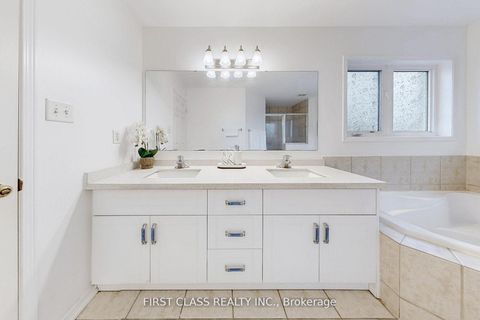 Photo 18 at 79 Carnoustie Crescent, Jefferson, Richmond Hill