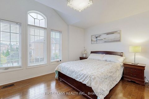 Photo 21 at 79 Carnoustie Crescent, Jefferson, Richmond Hill