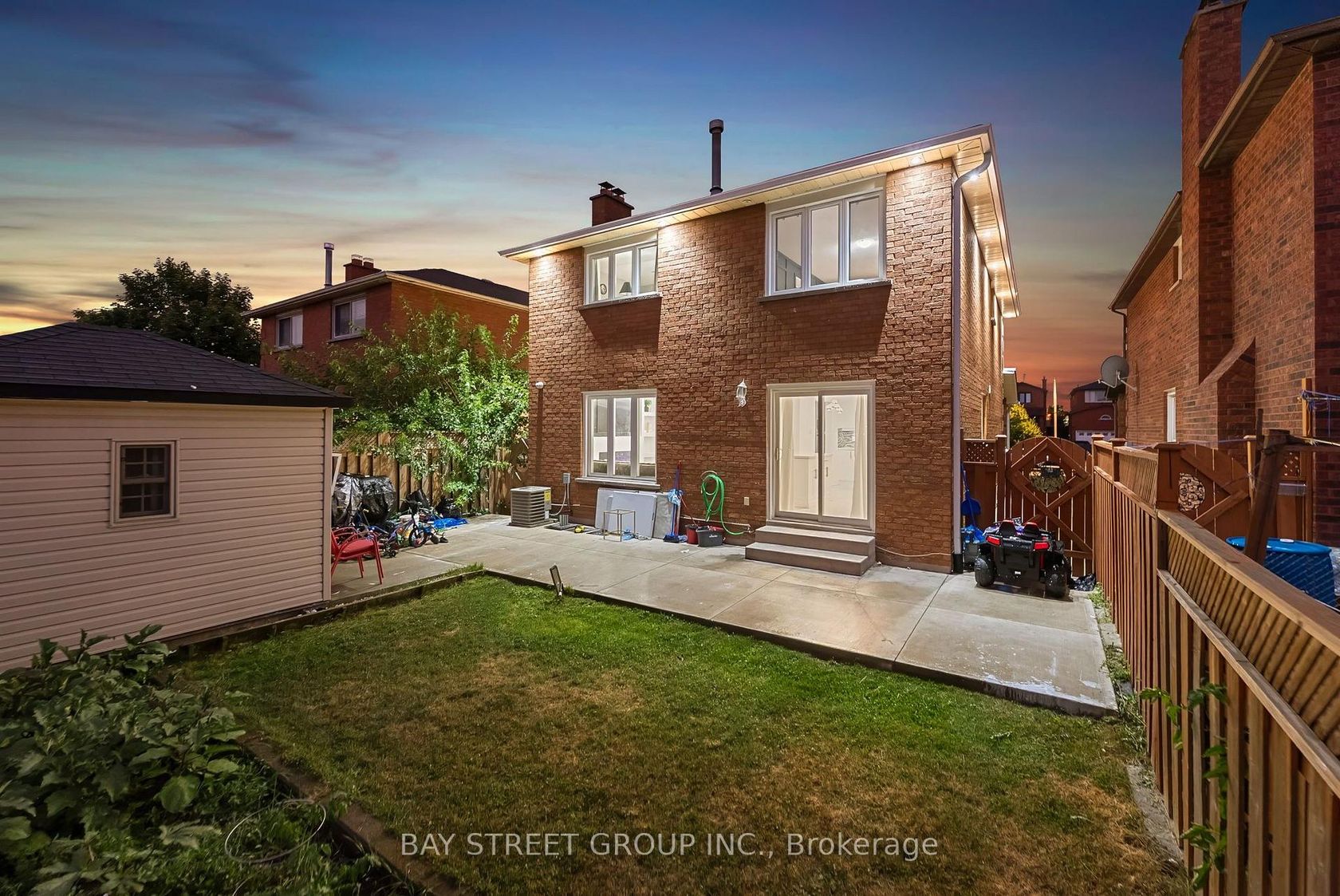 34 Lamp Crescent, West Woodbridge, Vaughan photo number 2