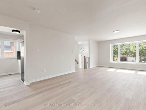 Photo 3 at 20 Harnworth Drive, Hillcrest Village, Toronto