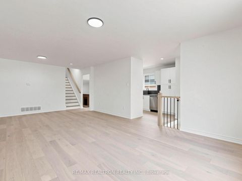 Photo 4 at 20 Harnworth Drive, Hillcrest Village, Toronto
