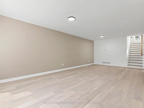 Photo 5 at 20 Harnworth Drive, Hillcrest Village, Toronto