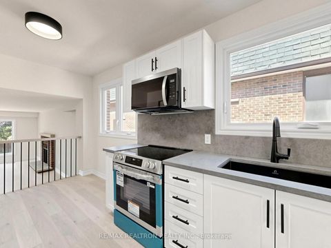 Photo 6 at 20 Harnworth Drive, Hillcrest Village, Toronto