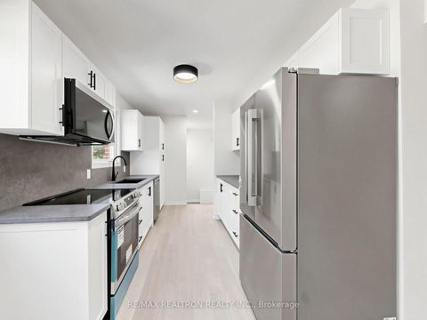 Photo 7 at 20 Harnworth Drive, Hillcrest Village, Toronto