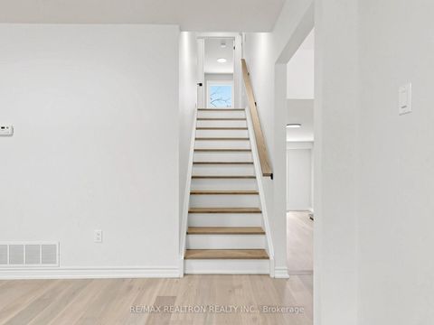 Photo 9 at 20 Harnworth Drive, Hillcrest Village, Toronto