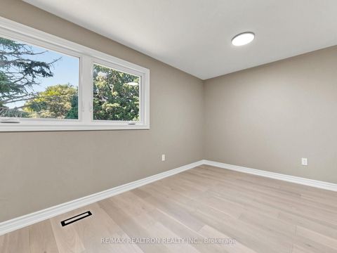 Photo 10 at 20 Harnworth Drive, Hillcrest Village, Toronto