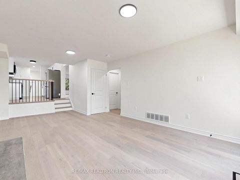 Photo 24 at 20 Harnworth Drive, Hillcrest Village, Toronto
