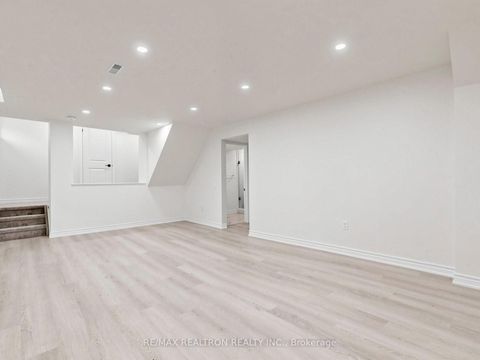 Photo 31 at 20 Harnworth Drive, Hillcrest Village, Toronto