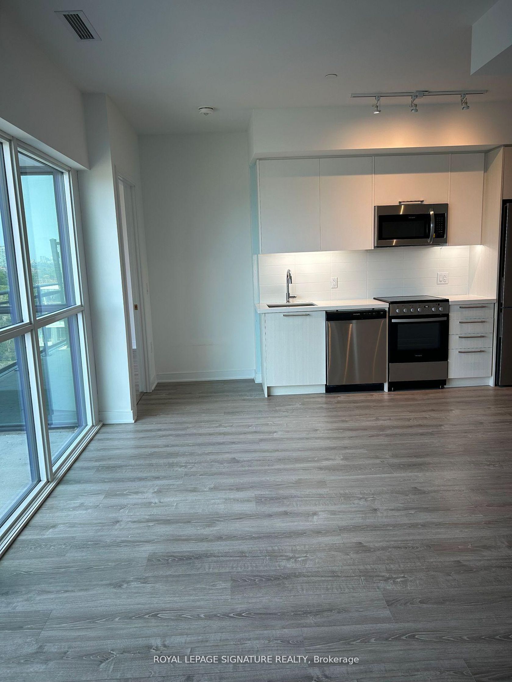 1012 - 25 Neighbourhood Lane, Queensway, Toronto photo number 2