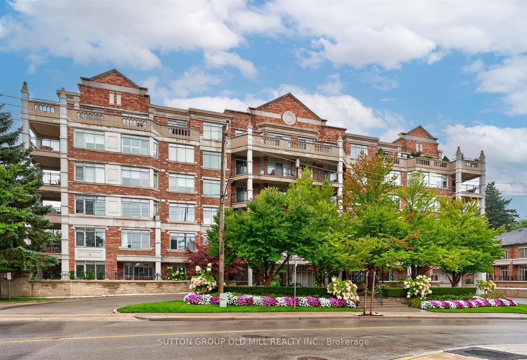 203 - 12 Old Mill Trail, Kingsway South, Toronto photo number 2