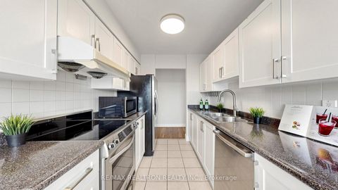 Photo 10 at 608 - 1 Hycrest Avenue, Willowdale East, Toronto