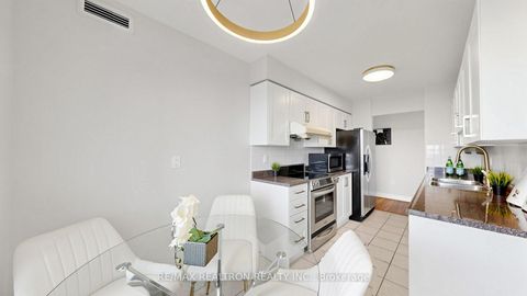 Photo 11 at 608 - 1 Hycrest Avenue, Willowdale East, Toronto