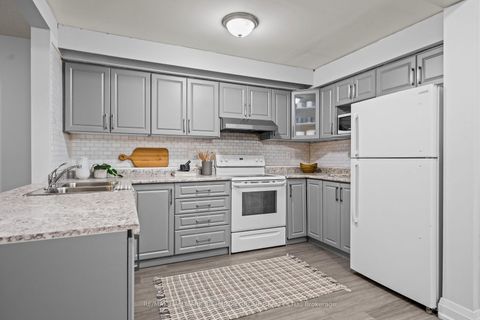Photo 4 at 18 - 11 Livonia Place, Morningside, Toronto