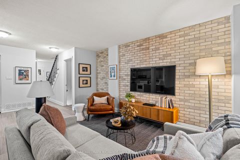 Photo 8 at 18 - 11 Livonia Place, Morningside, Toronto