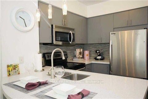Photo 8 at 605 - 8 Scollard Street S, Annex, Toronto