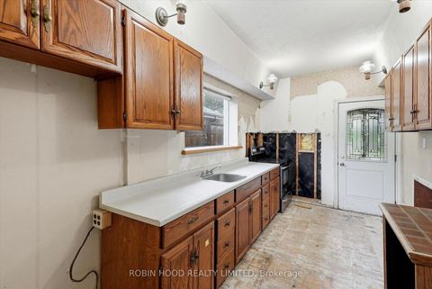 Photo 9 at 8 Pandora Circle, Woburn, Toronto