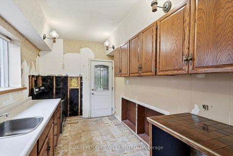 Photo 10 at 8 Pandora Circle, Woburn, Toronto